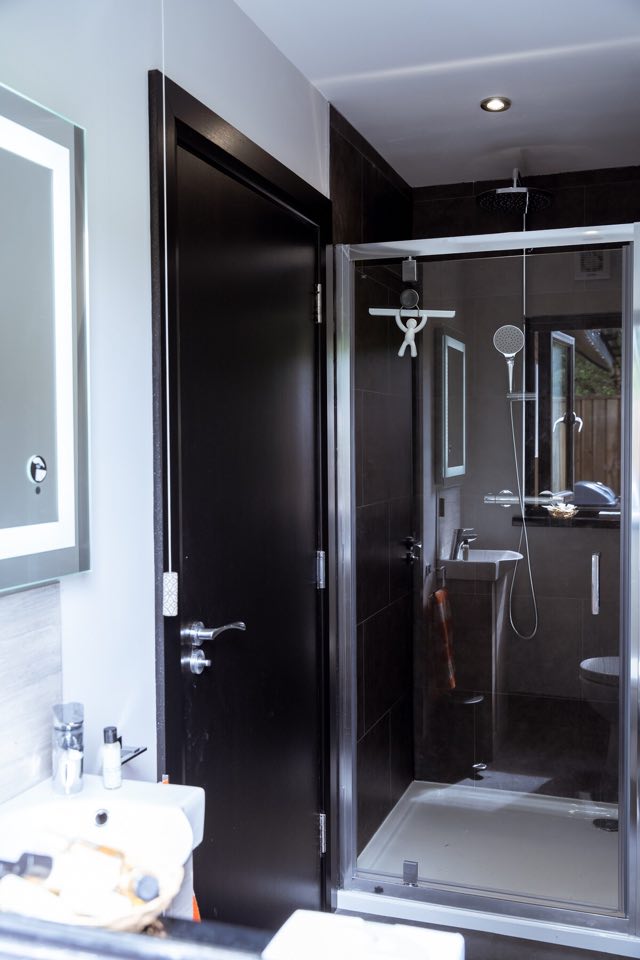 Luxury Lakeview Retreat: Shower room with walk-in shower
