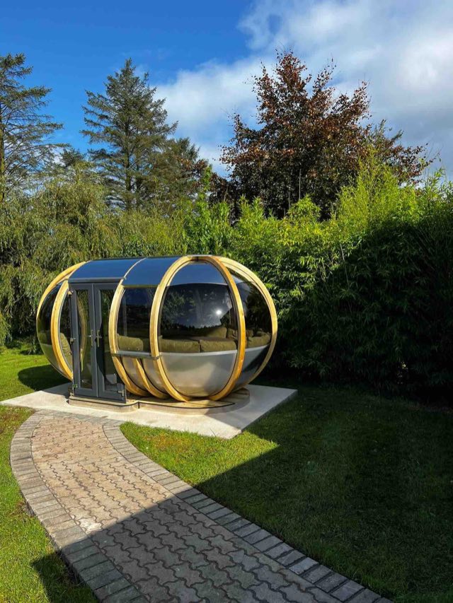 Luxury Lakeview Retreat: Garden pod on the lawn