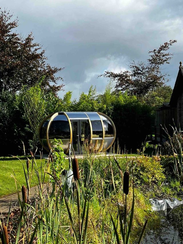 Luxury Lakeview Retreat: Garden pod by the lake